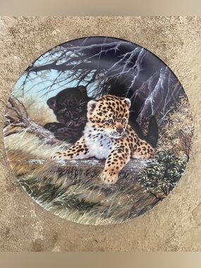 Paw prints: Baby Cats of the Wild Series Decorative Plate